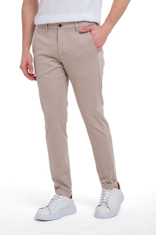 Pantaloni gessati con risvolto