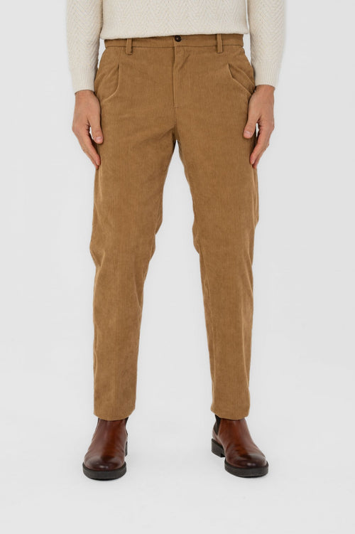 Pantaloni in velluto con pince