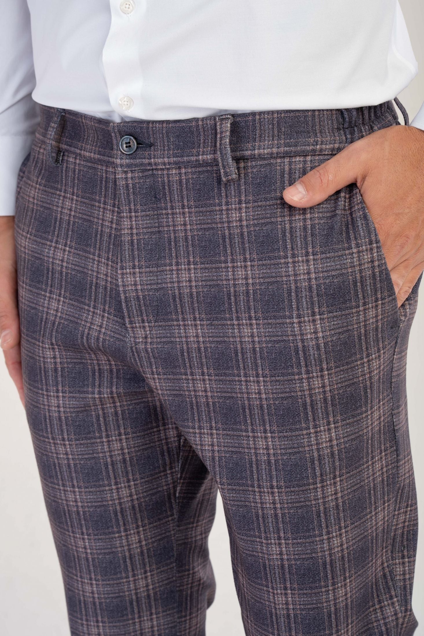 Pantaloni a quadri con risvolto