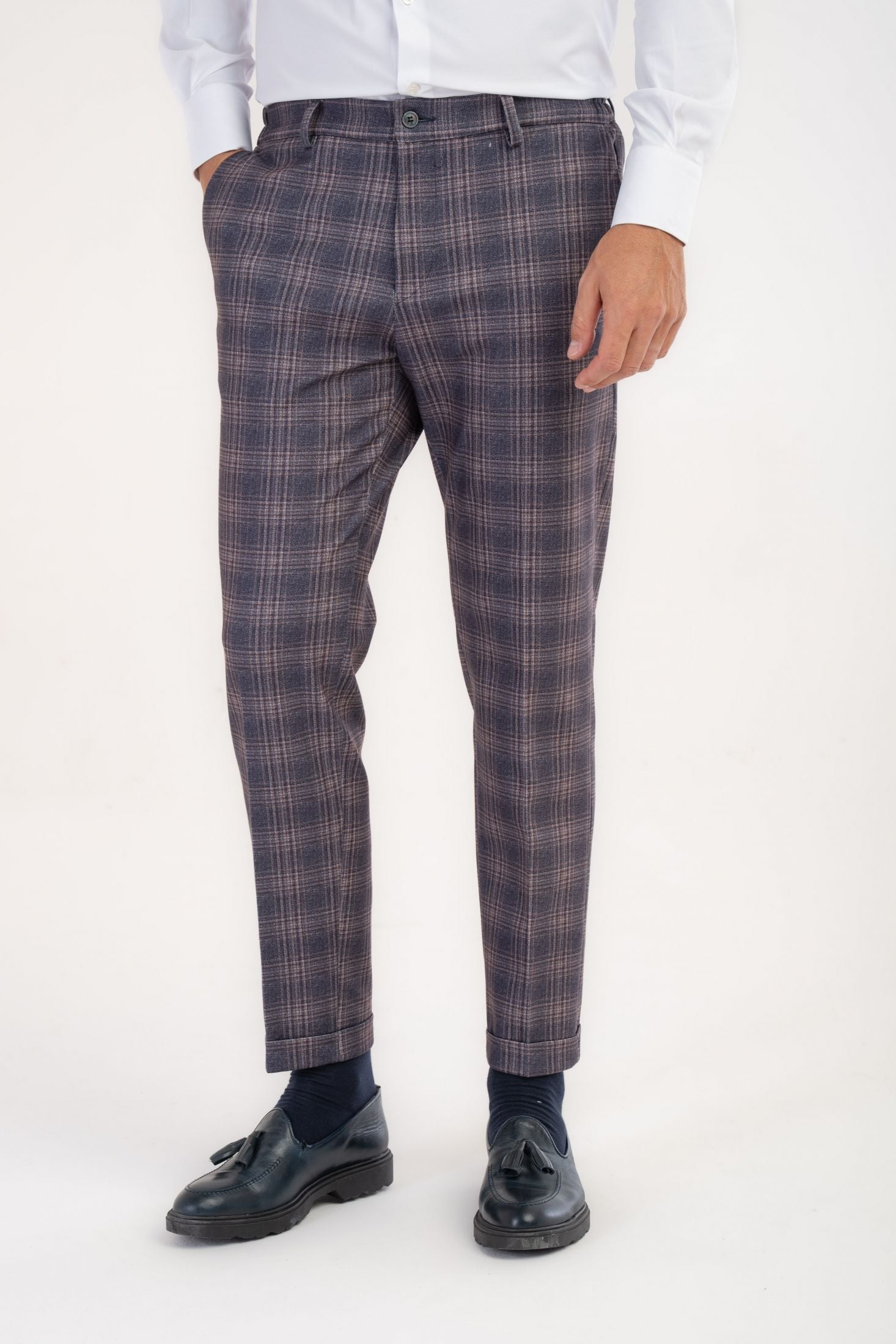 Pantaloni a quadri con risvolto