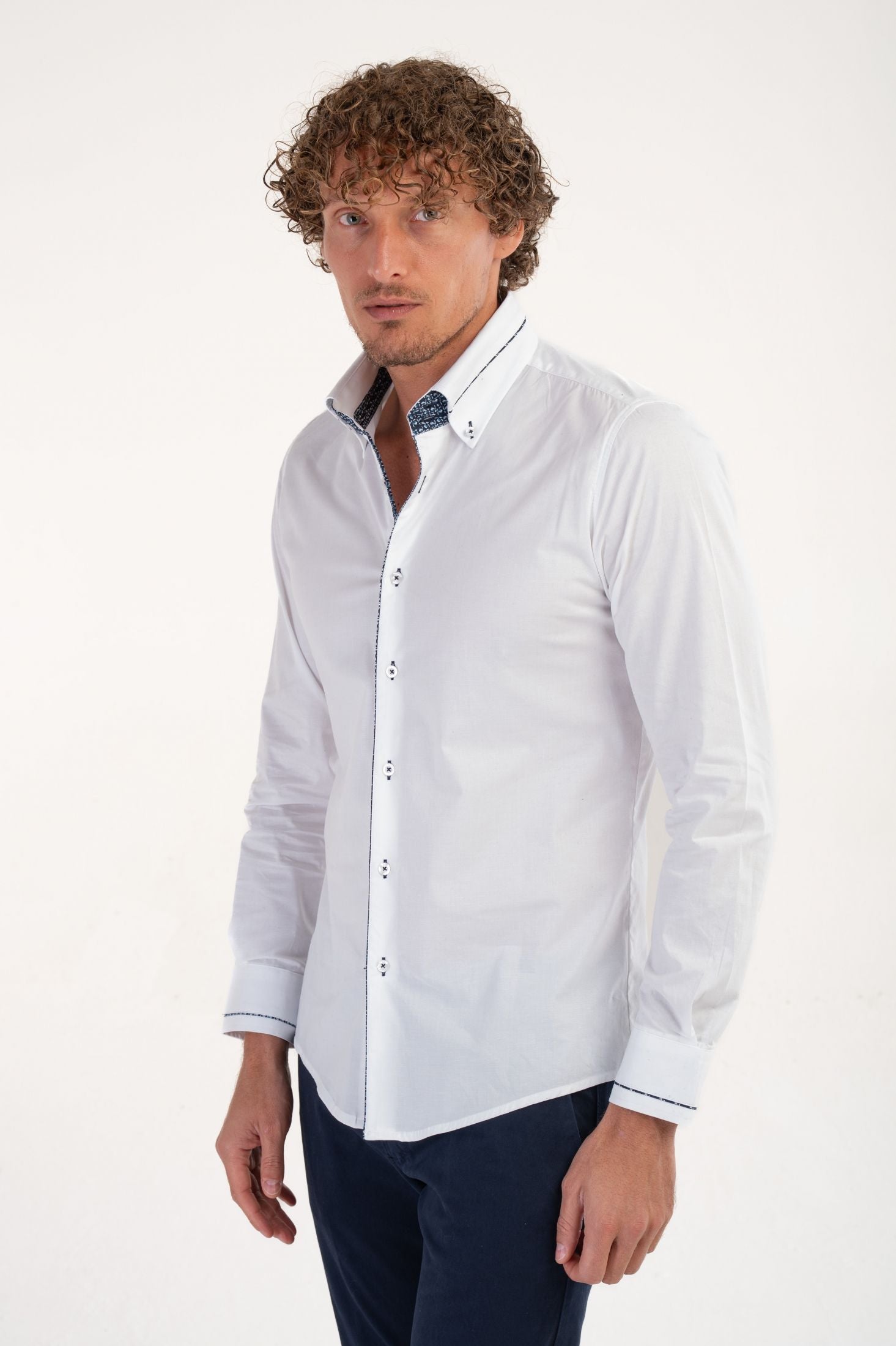 Camicia con profilo button down