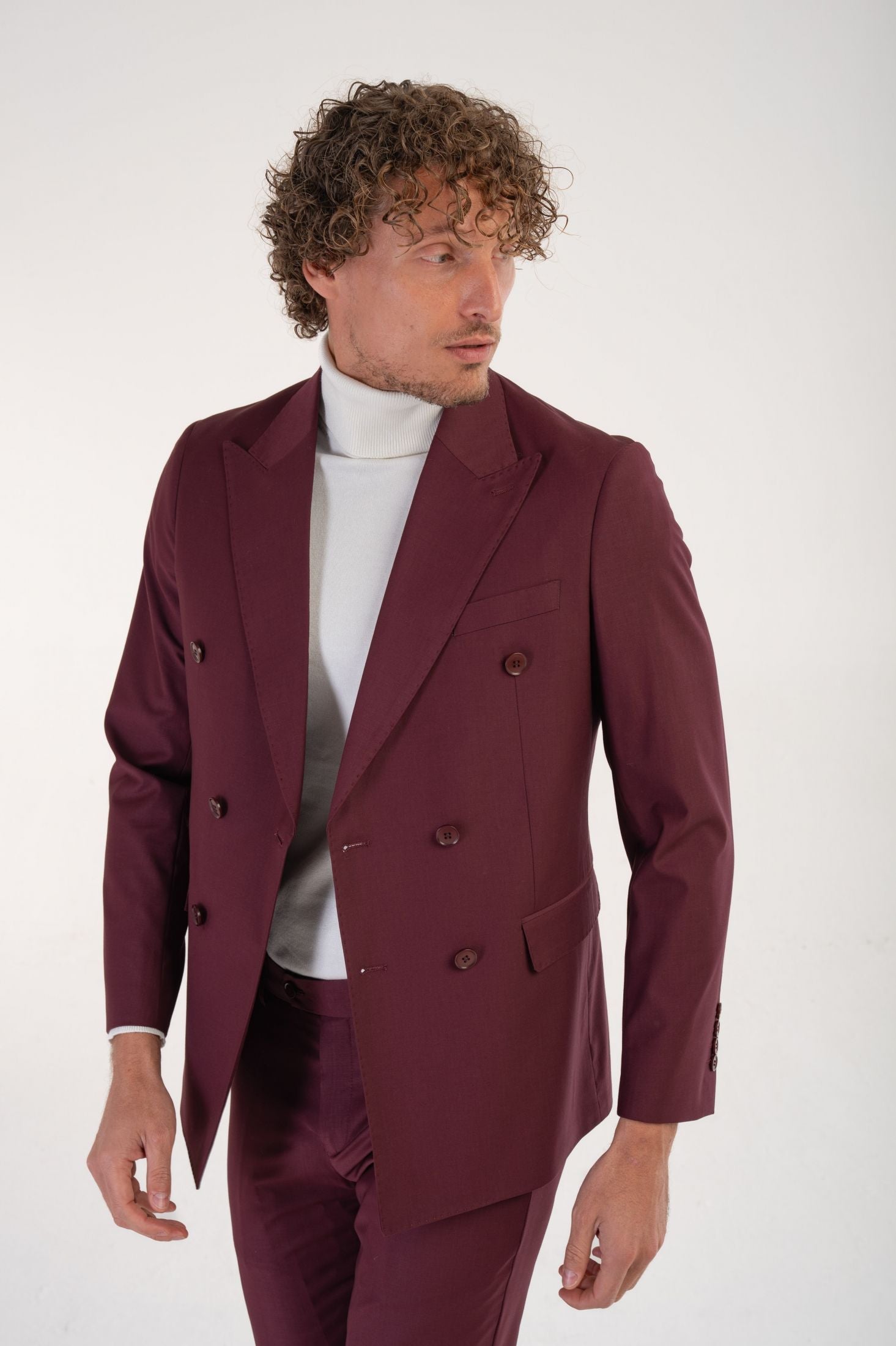 Abito Doppiopetto con rever a lancia