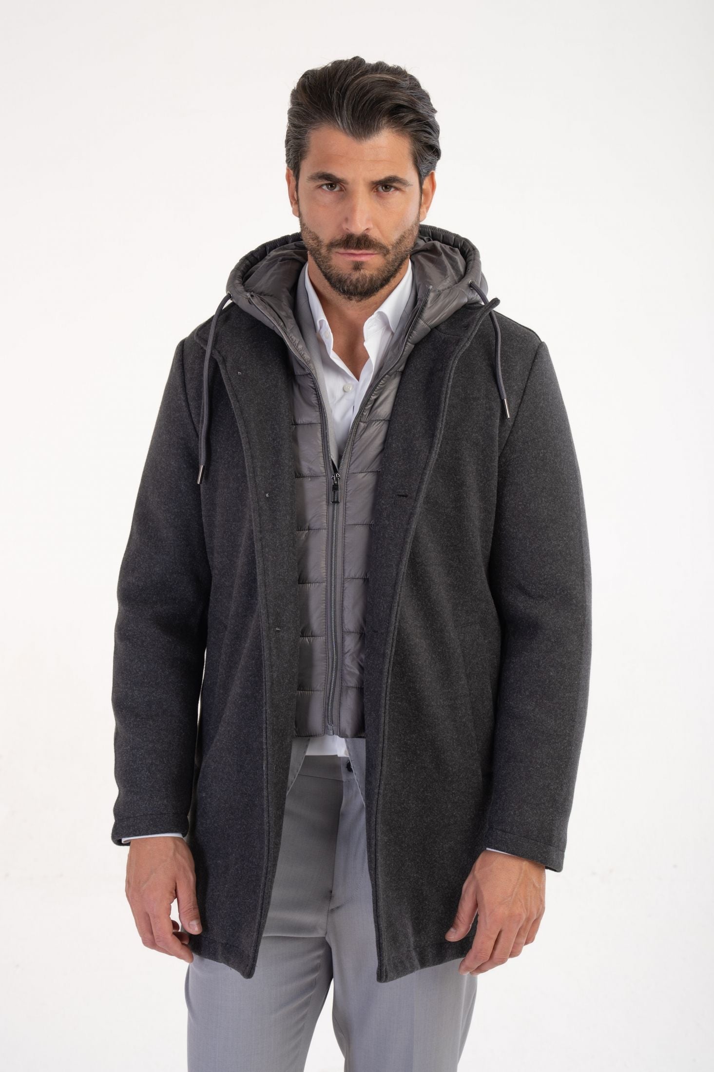 Cappotto in panno con pettorina e cappuccio