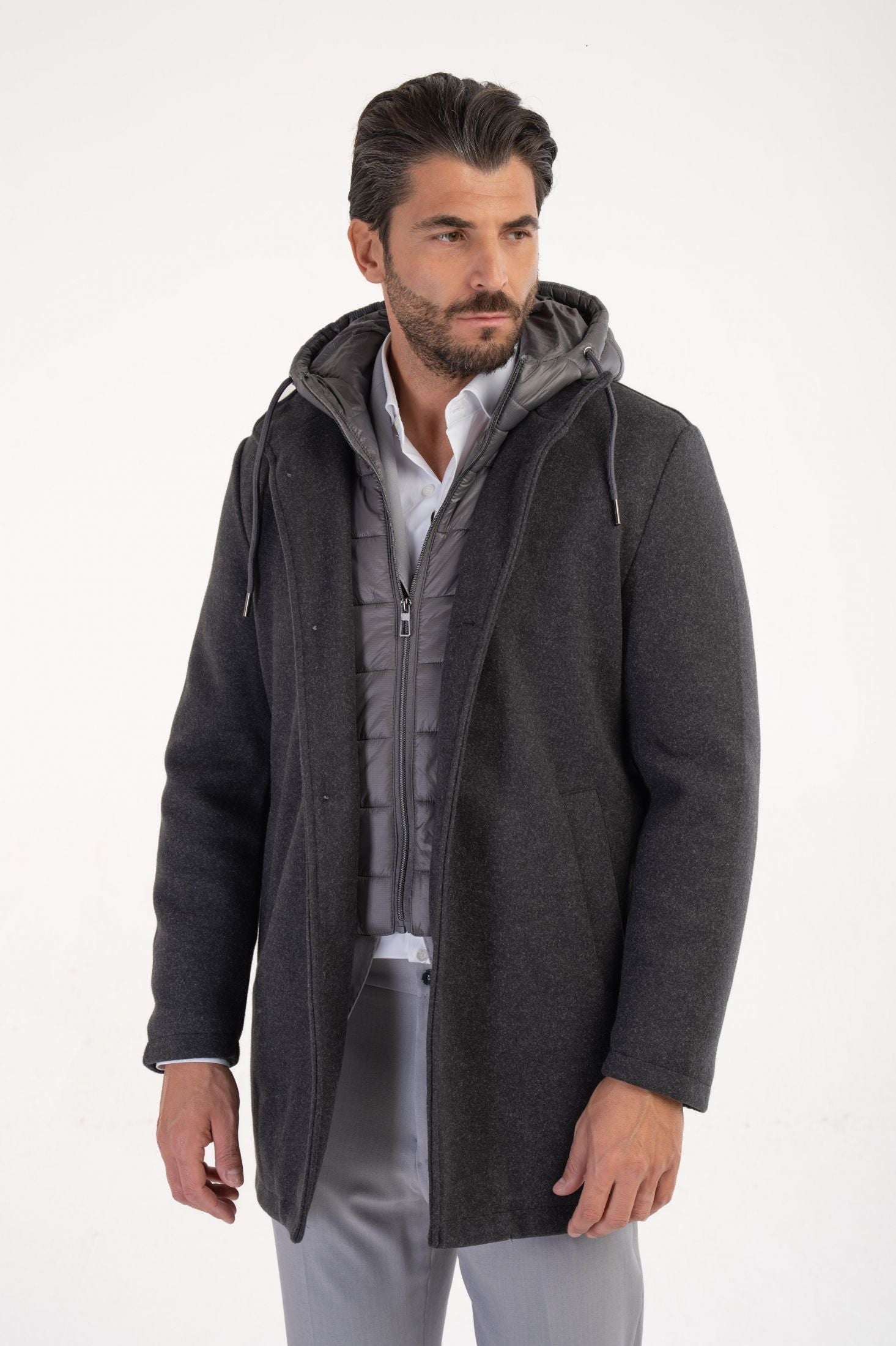 Cappotto in panno con pettorina e cappuccio