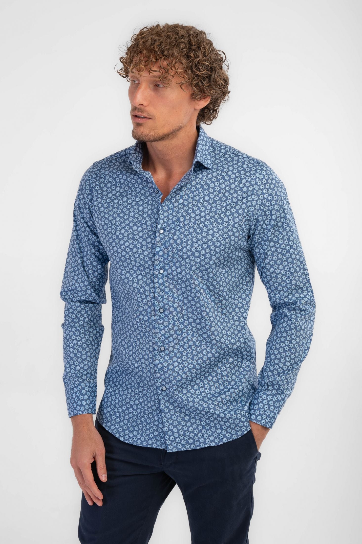Camicia da uomo con motivo floreale | rose bianche e rosa | maniche lunghe - BAÏSAP - taglia M - Italia Camicia da uomo con motivo floreale | rose bianche e rosa | maniche lunghe - BAÏSAP - taglia M - Italia