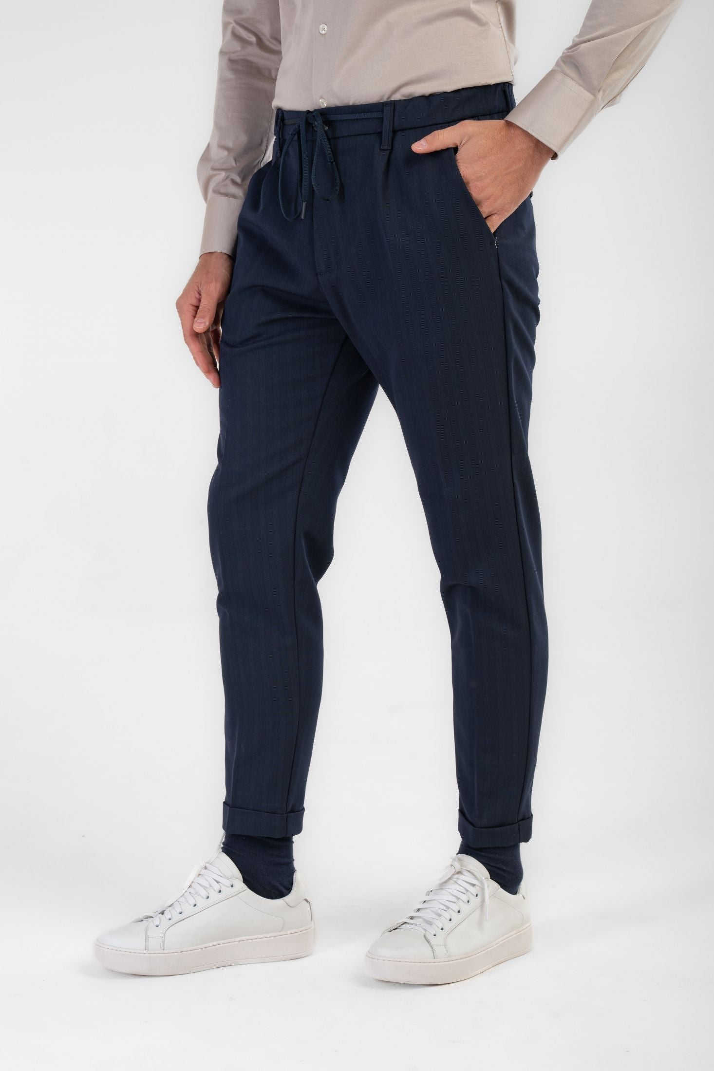 Pantalaccio comfort fit con trama a spina di pesce