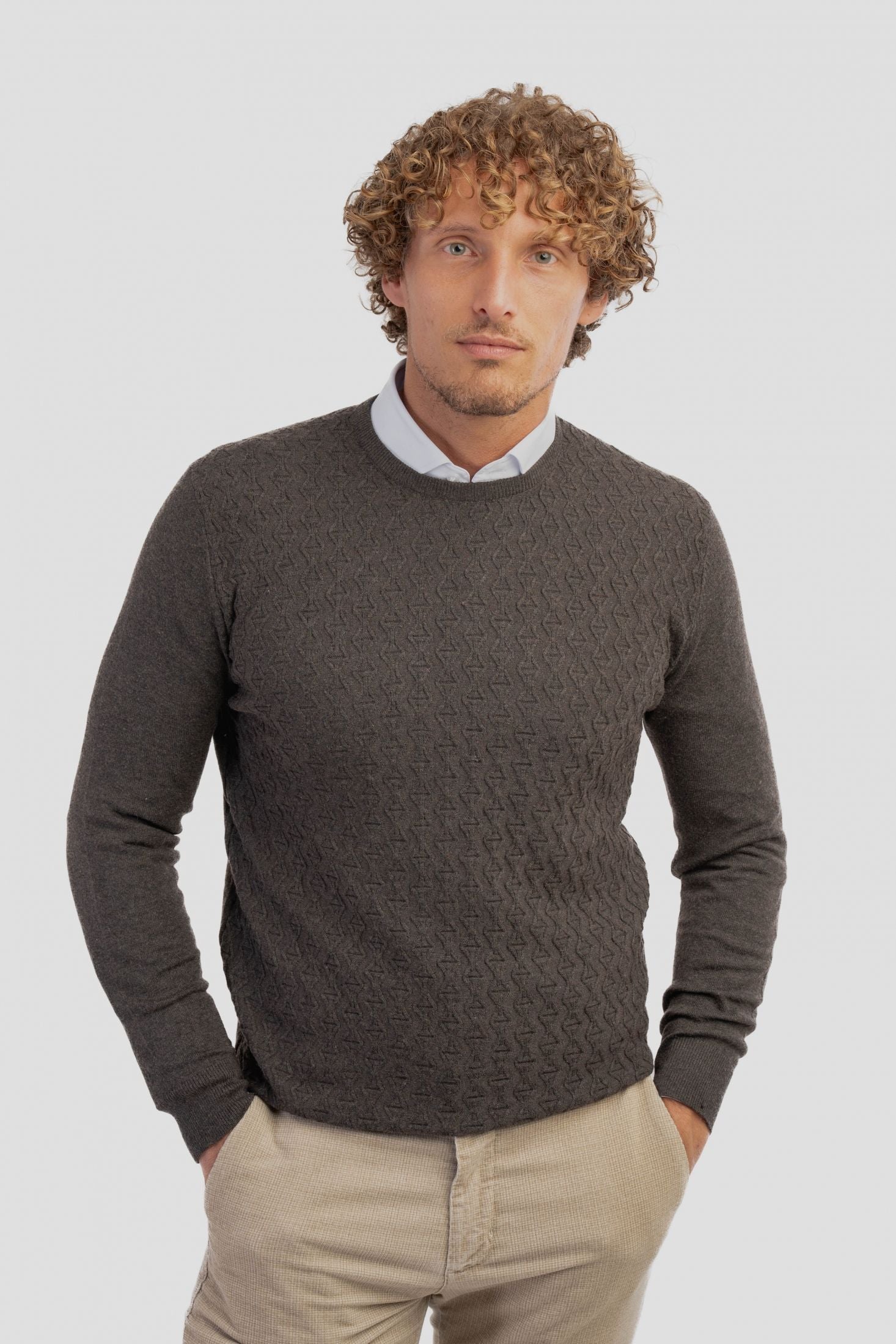 Maglioncino girocollo con trama.