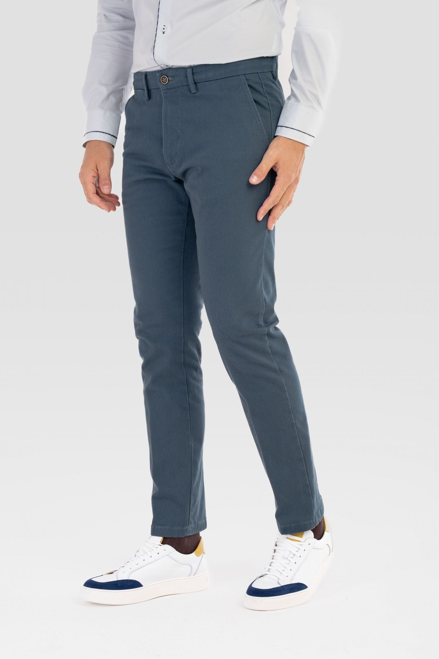Pantaloni chino regular fit microfantasia